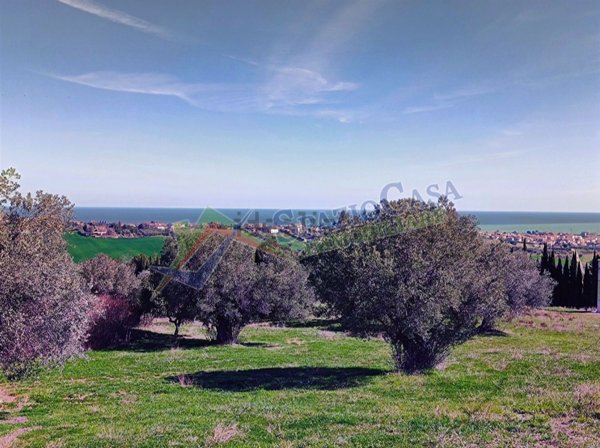 terreno in vendita a Giulianova in zona Case di Trento