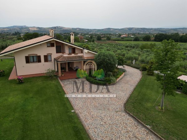 casa indipendente in vendita a Giulianova in zona Case di Trento