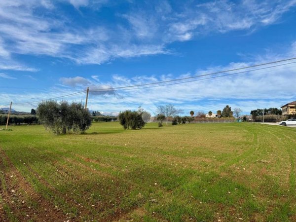 terreno in vendita a Giulianova in zona Case di Trento