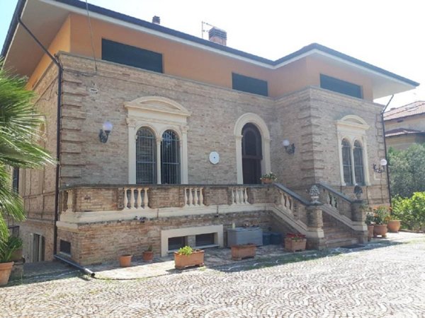 casa indipendente in vendita a Giulianova