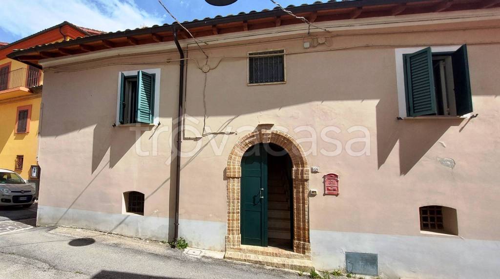 casa indipendente in vendita ad Isola del Gran Sasso d'Italia in zona Trignano