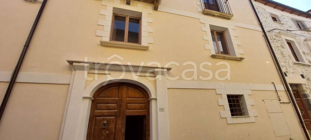 casa indipendente in vendita ad Isola del Gran Sasso d'Italia