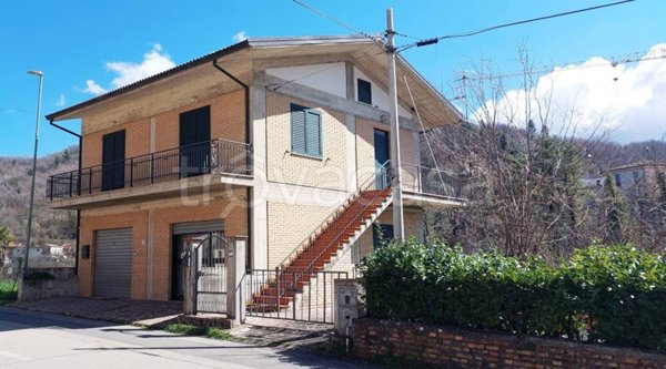 casa indipendente in vendita ad Isola del Gran Sasso d'Italia