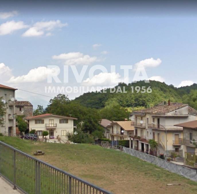 locale di sgombero in vendita ad Isola del Gran Sasso d'Italia in zona Pretara