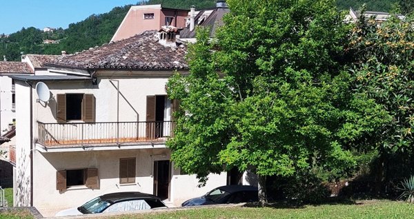 casa indipendente in vendita ad Isola del Gran Sasso d'Italia
