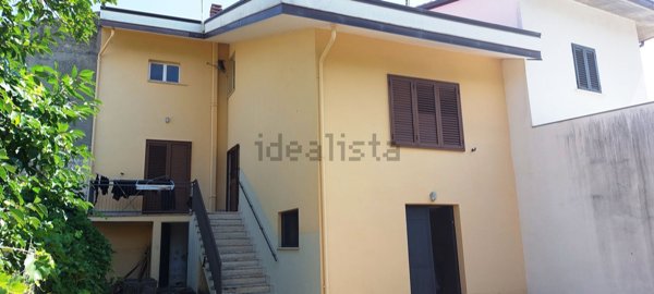 casa indipendente in vendita ad Isola del Gran Sasso d'Italia