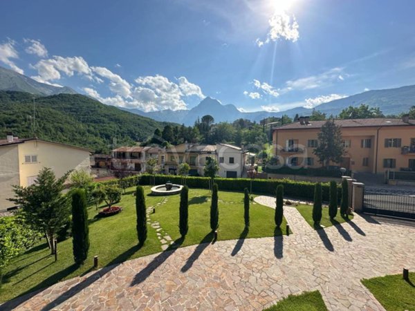 casa indipendente in vendita ad Isola del Gran Sasso d'Italia