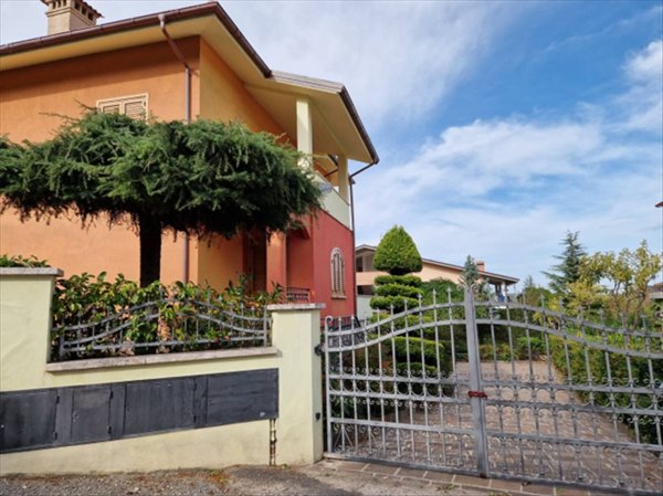 casa indipendente in vendita ad Isola del Gran Sasso d'Italia