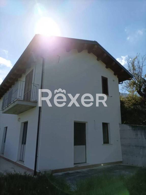 casa indipendente in vendita ad Isola del Gran Sasso d'Italia