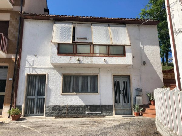 casa indipendente in vendita ad Isola del Gran Sasso d'Italia
