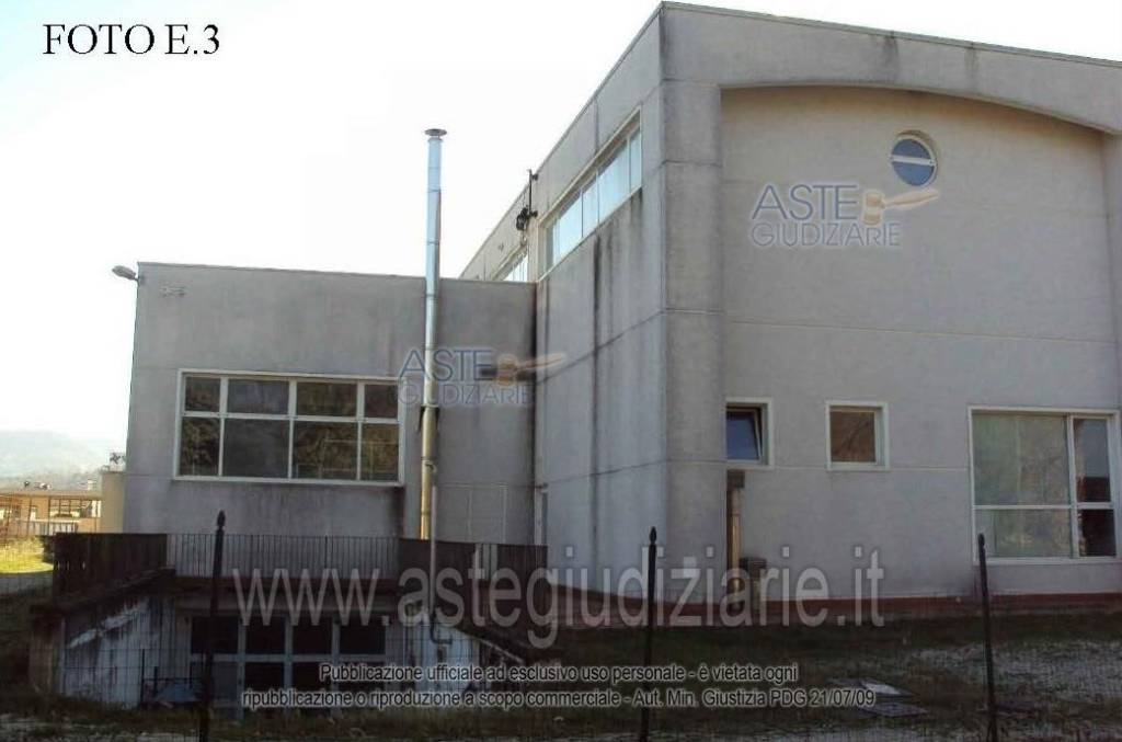 locale commerciale in vendita ad Isola del Gran Sasso d'Italia