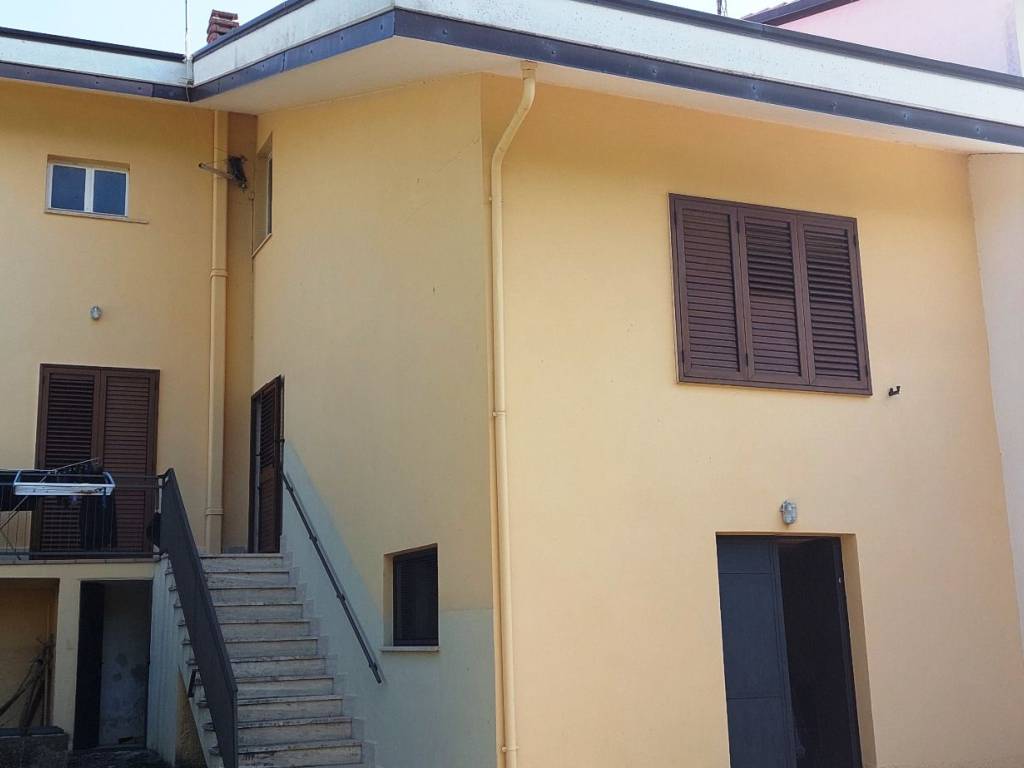 casa indipendente in vendita ad Isola del Gran Sasso d'Italia in zona Colliberti