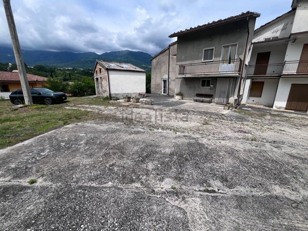 casa indipendente in vendita ad Isola del Gran Sasso d'Italia