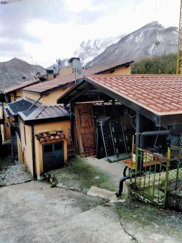 esavano in vendita ad Isola del Gran Sasso d'Italia in zona Ceriseto
