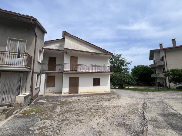 casa indipendente in vendita ad Isola del Gran Sasso d'Italia