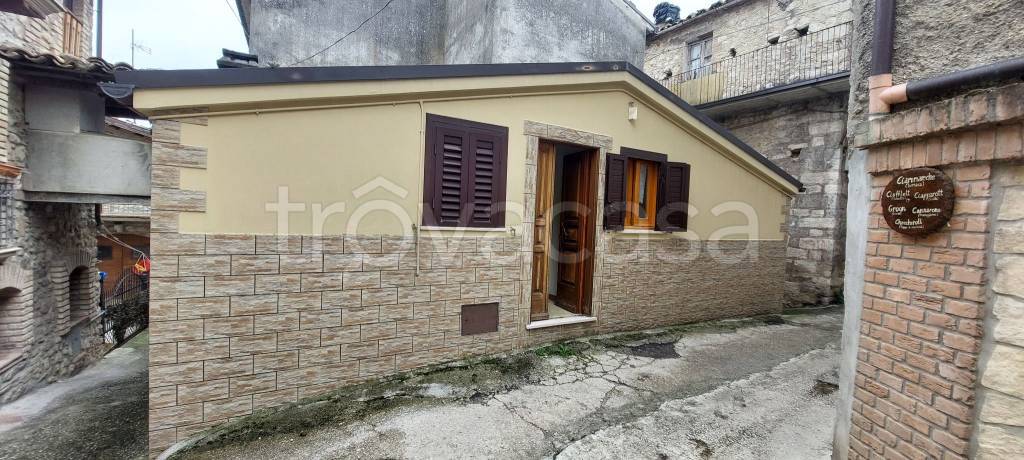 casa indipendente in vendita ad Isola del Gran Sasso d'Italia