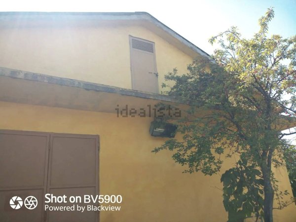 casa indipendente ad Isola del Gran Sasso d'Italia in zona Forca di Valle