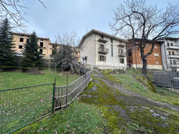 casa indipendente in vendita ad Isola del Gran Sasso d'Italia
