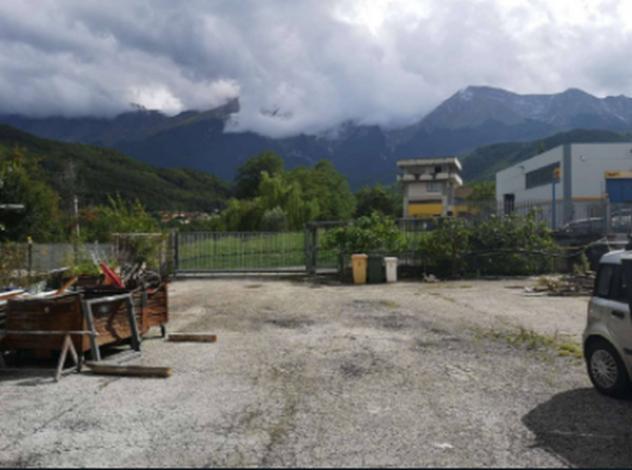 locale commerciale in vendita ad Isola del Gran Sasso d'Italia