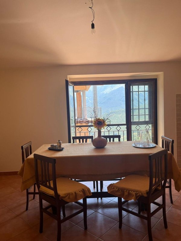 appartamento in vendita ad Isola del Gran Sasso d'Italia