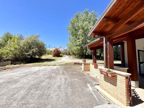 casale in vendita ad Isola del Gran Sasso d'Italia in zona Trignano