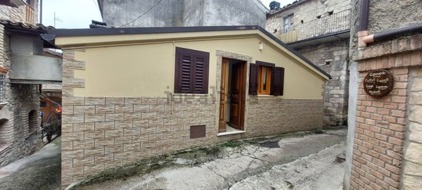 appartamento in vendita ad Isola del Gran Sasso d'Italia in zona Forca di Valle