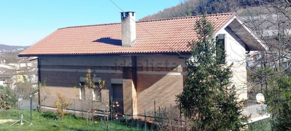 casa indipendente ad Isola del Gran Sasso d'Italia in zona Cesa di Francia