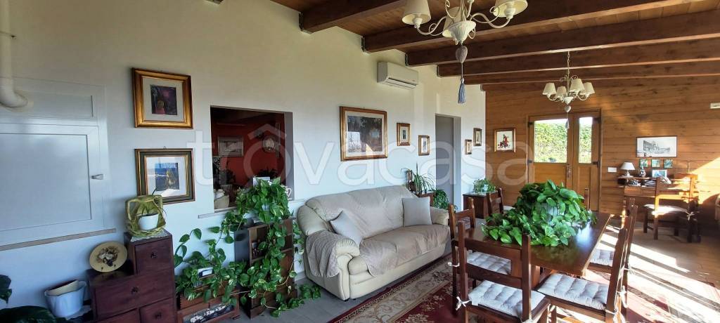 casa indipendente in vendita ad Isola del Gran Sasso d'Italia