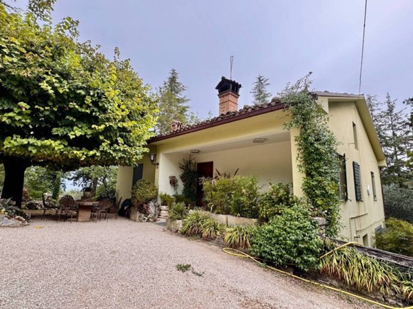 casa indipendente ad Isola del Gran Sasso d'Italia in zona San Massimo