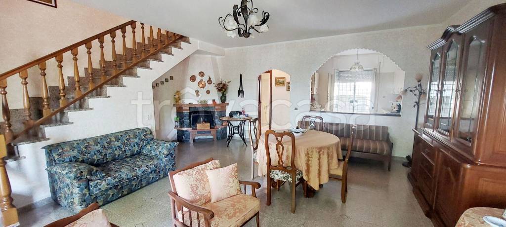 casa indipendente in vendita ad Isola del Gran Sasso d'Italia in zona Ceriseto