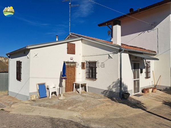 casa indipendente in vendita a Montefino