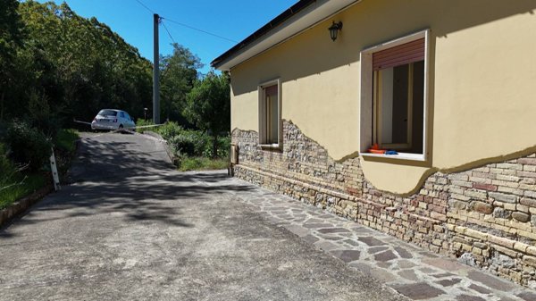 casa semindipendente in vendita a Montefino