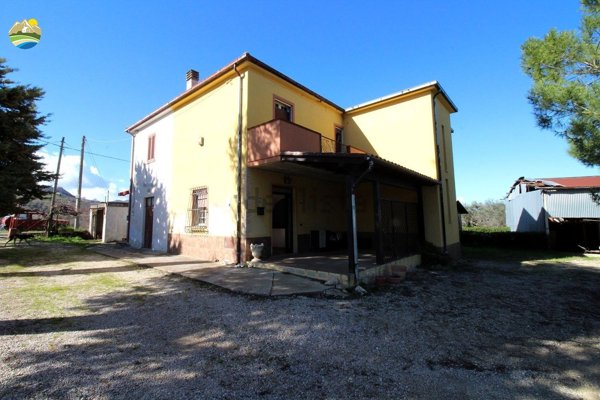 casa indipendente in vendita a Montefino in zona Floriano