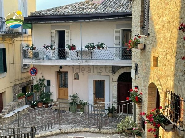 quadrivano in vendita a Montefino