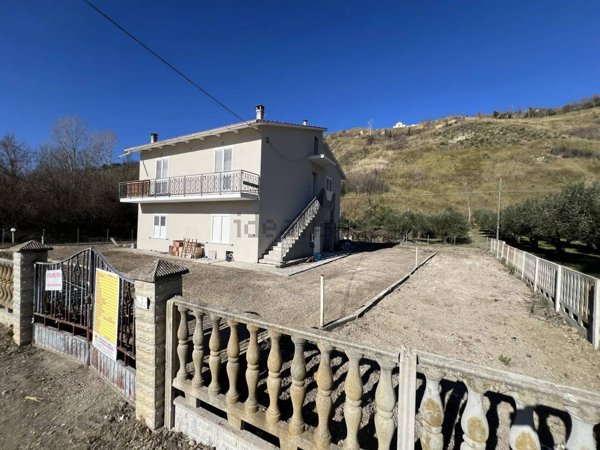 casa indipendente in vendita a Montefino
