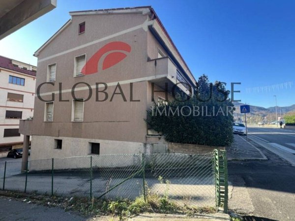 casa indipendente in vendita a Montorio al Vomano