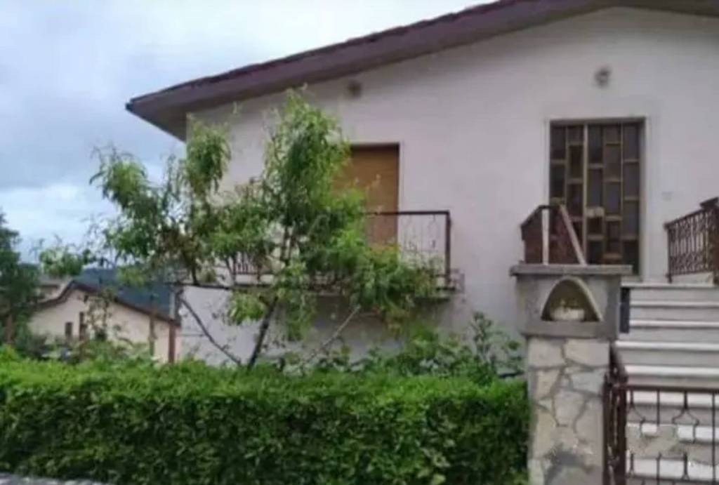 casa indipendente in vendita a Montorio al Vomano in zona Faiano