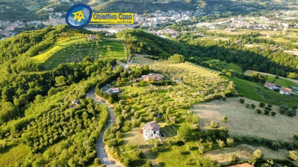 casa indipendente in vendita a Montorio al Vomano in zona Faiano