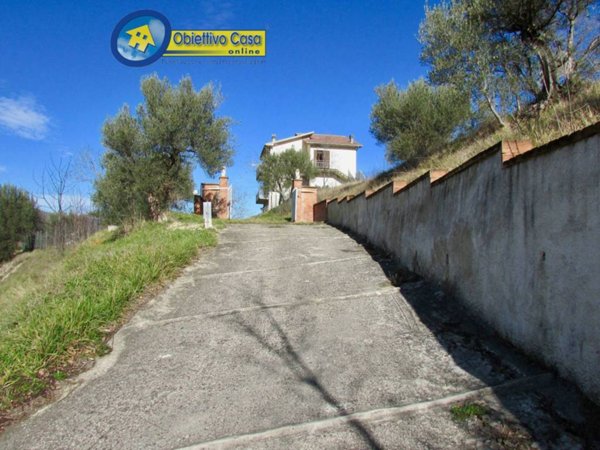 casa indipendente in vendita a Montorio al Vomano in zona Faiano