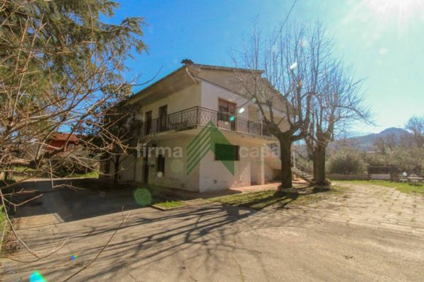 casa indipendente in vendita a Montorio al Vomano