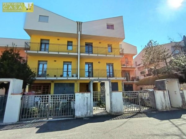 casa indipendente in vendita a Montorio al Vomano