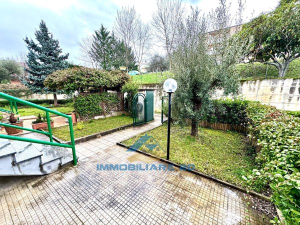 casa indipendente in vendita a Montorio al Vomano