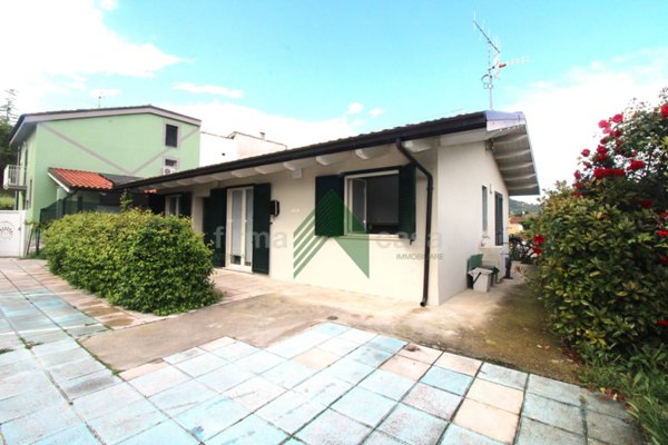 casa indipendente in vendita a Montorio al Vomano in zona Collevecchio