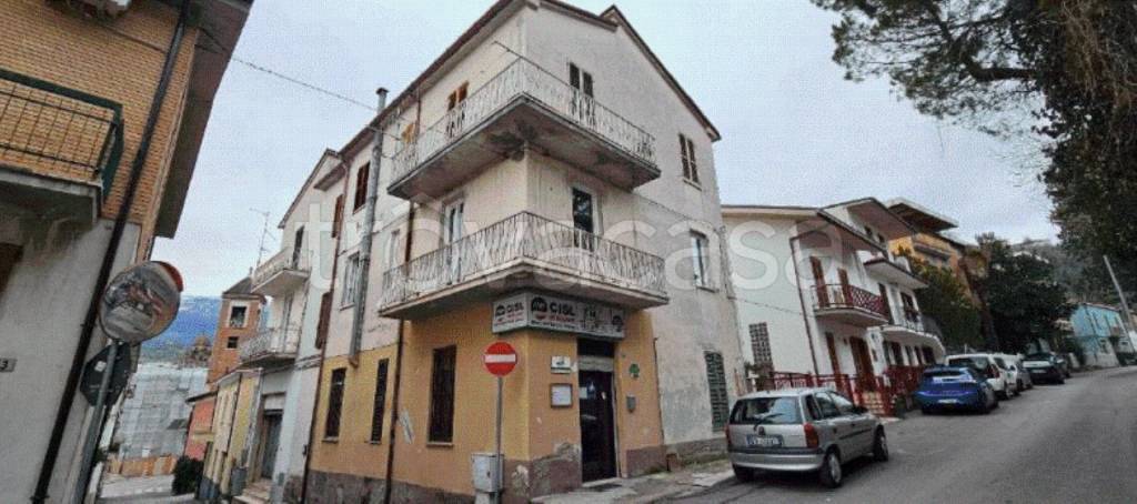 negozio in vendita a Montorio al Vomano