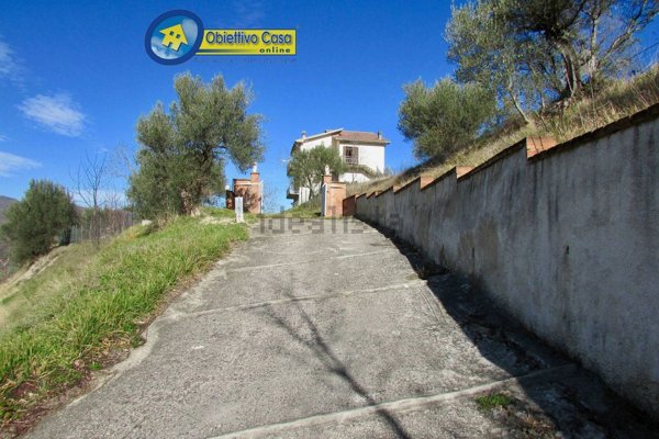 casa indipendente in vendita a Montorio al Vomano in zona Faiano