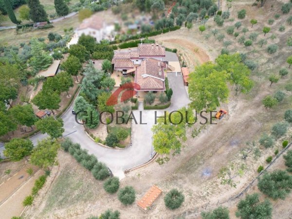 casa indipendente in vendita a Montorio al Vomano