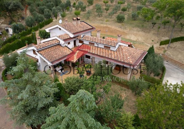 casa indipendente in vendita a Montorio al Vomano in zona San Lorenzo