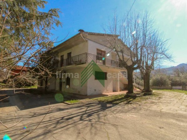 casa indipendente in vendita a Montorio al Vomano