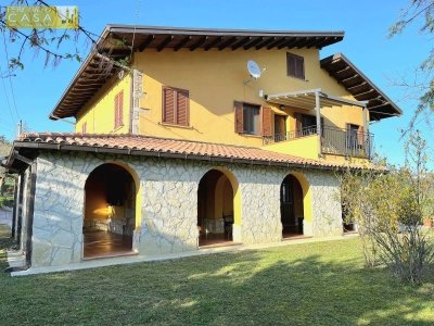 casa indipendente in vendita a Montorio al Vomano