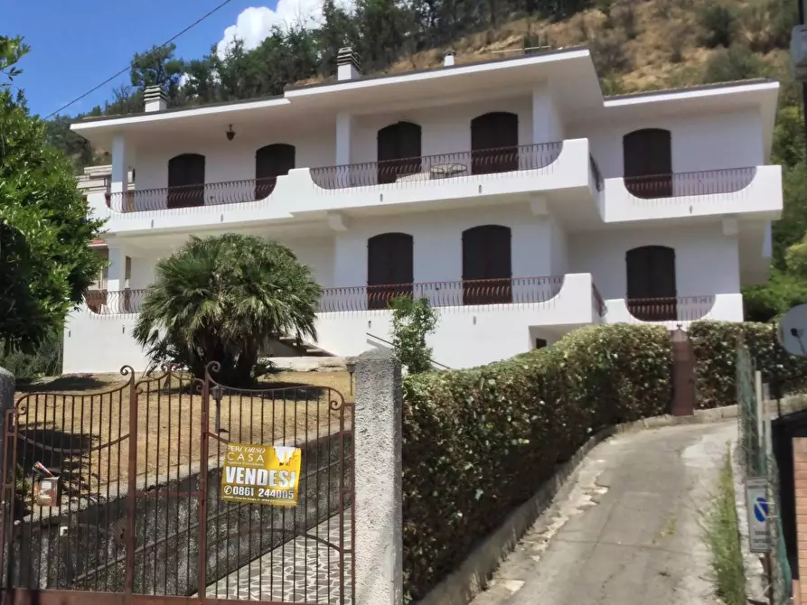 casa indipendente in vendita a Montorio al Vomano